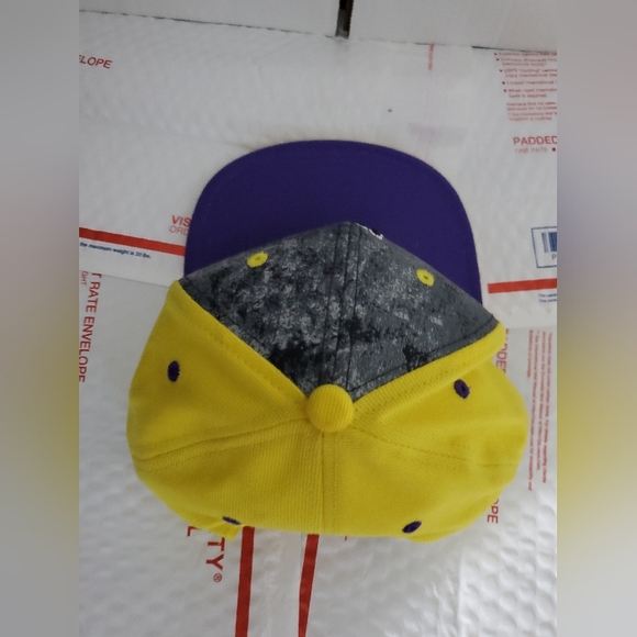 NFL Team Apparel Yellow Minnesota Vikings Snapback Cap - Picture 3 of 6